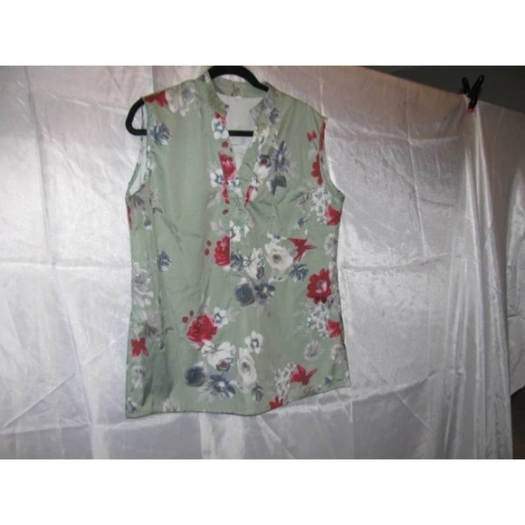 Amazon top, size XL, spring green floral sleeveless collar Button front. - Picture 3 of 9
